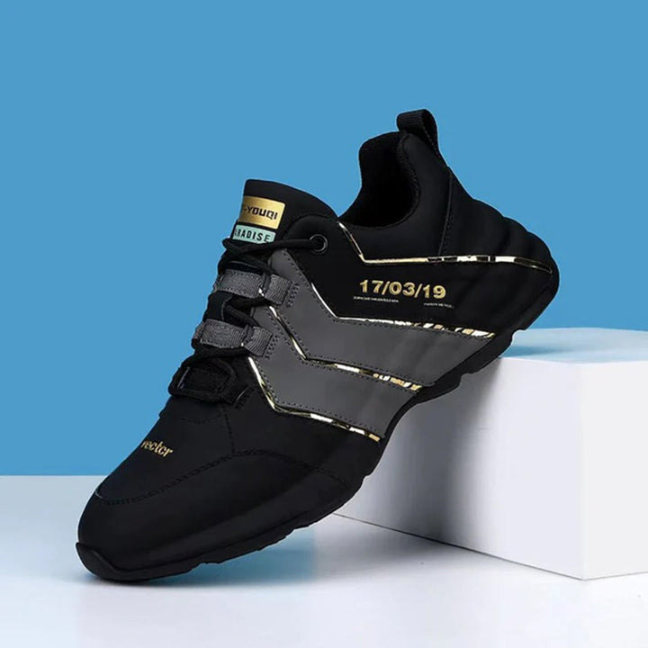 Sportieve witte herensneakers voor veelzijdig gebruik, met ademend comfort en stevige vetersluiting.
