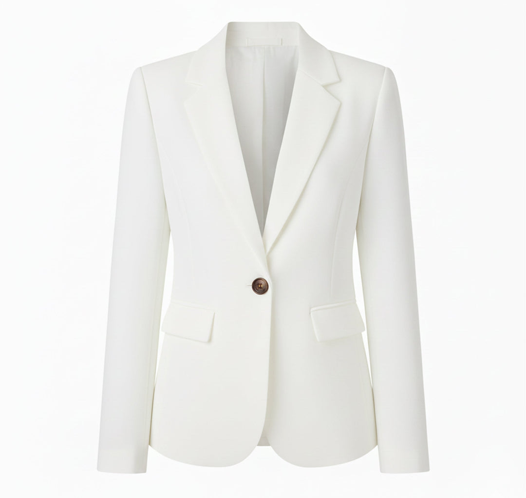 Rugzijde van de elegante damesblazer, toont de slanke pasvorm en modieuze snit. Ideaal voor vrouwenkleding.