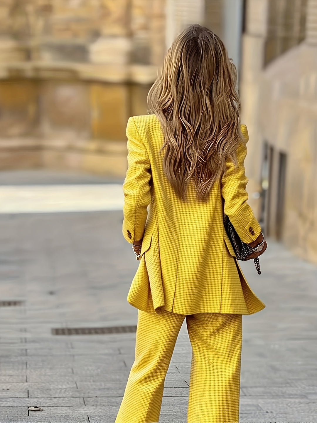 Trendy double-breasted dames blazer set met wijde pijpen. Dit formele broekpak biedt een chique zakelijke look.