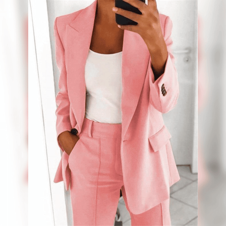 Dames blazer set in getailleerde stijl, een moderne en elegante keuze voor zakelijke dames.