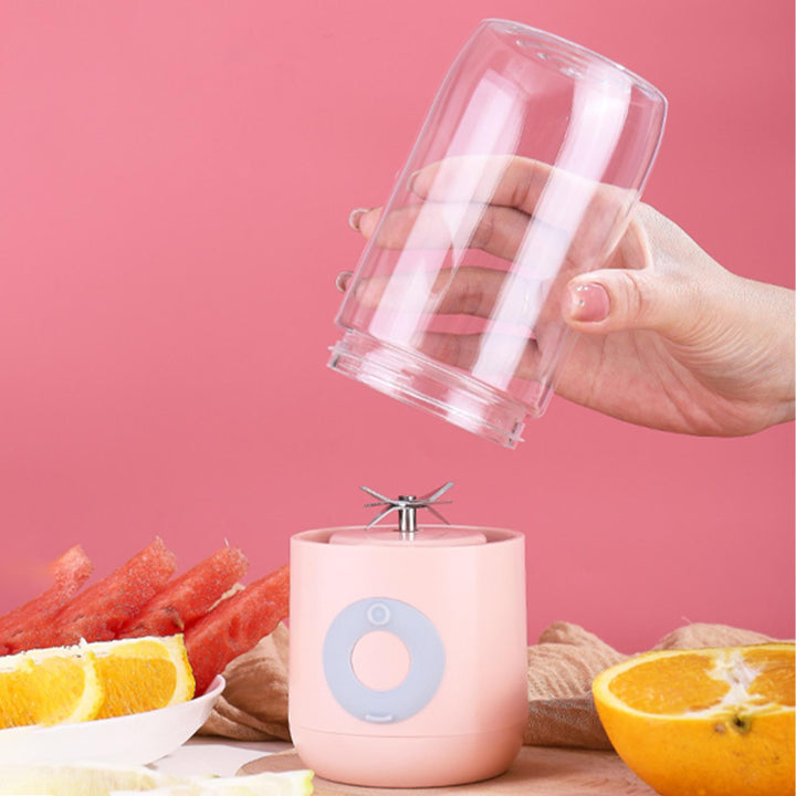 Draadloze smoothie blender. Maak eiwitshakes na het sporten of verse sappen, waar je ook bent.
