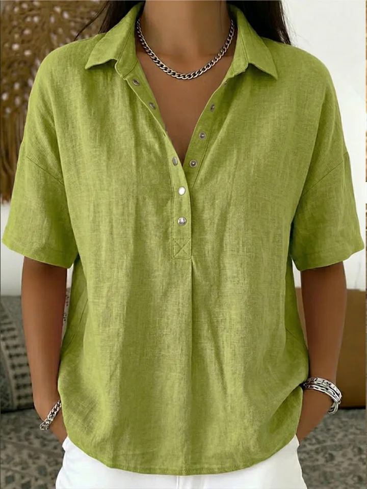 Lichte lente/zomer dames blouse met kraag, knoopdetail en korte mouwen, ideaal voor een frisse look.