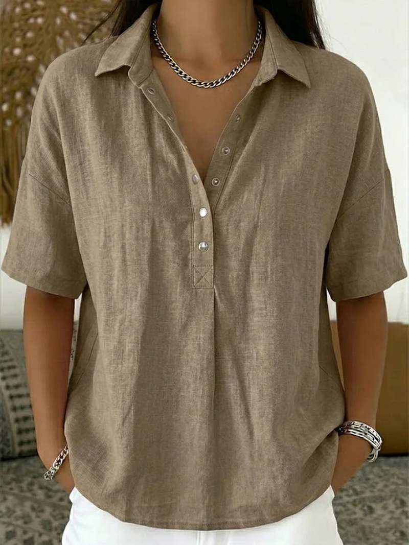 Casual chic dames blouse met kraag, korte mouwen en knoopdetail, perfect voor zomerse dagen.