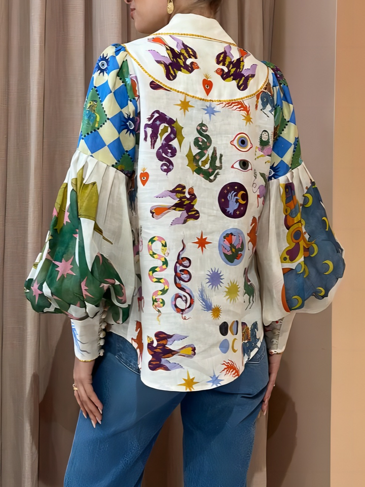 Kunstzinnige dames print blouse met gedetailleerde pop-art afbeeldingen en modieuze pofmouwen.