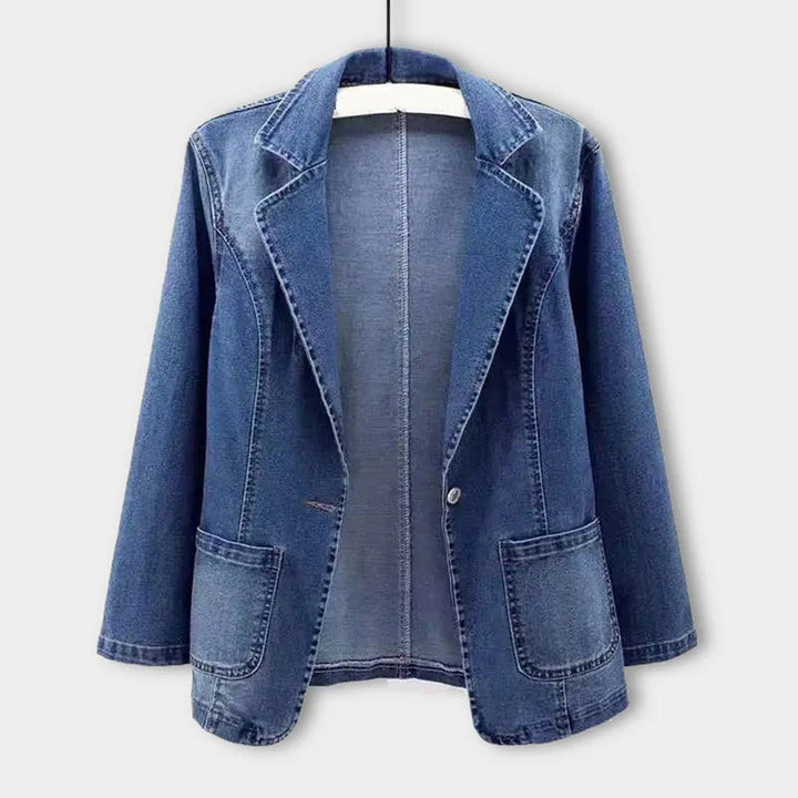Stijlvolle blauwe damesblazer; elegant en modieus. Ideaal voor zakelijke en casual kleding.