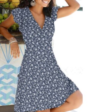 Dames bloemenjurk met V-hals en korte mouwen, perfect voor zomerse wandelingen of terrasjes.