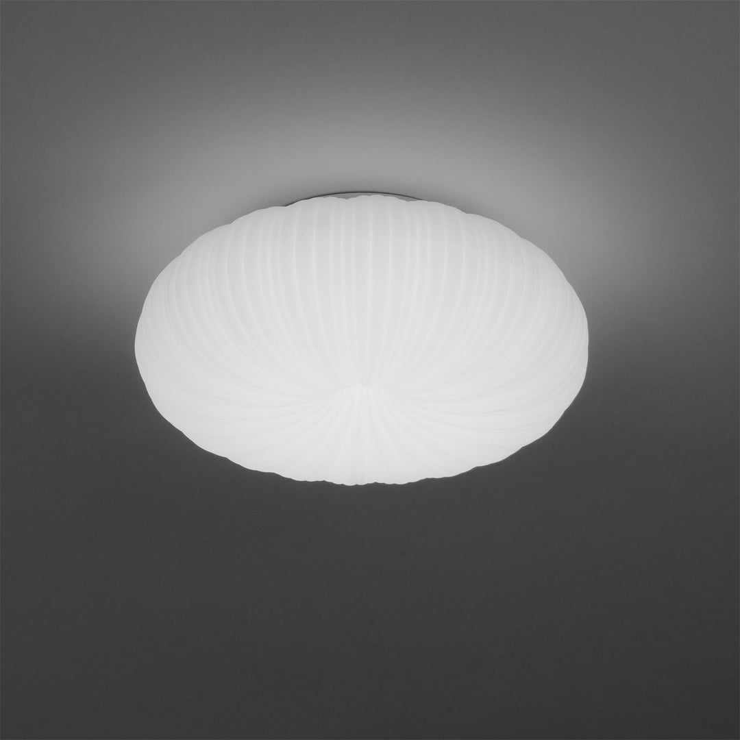 Strakke Robby plafondlamp met dimbare LED. Ideaal voor een modern en licht interieur.
