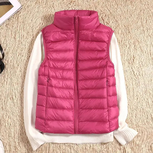 Marineblauwe dames bodywarmer, lichtgewicht en winddicht, perfect voor een stijlvolle, casual look.