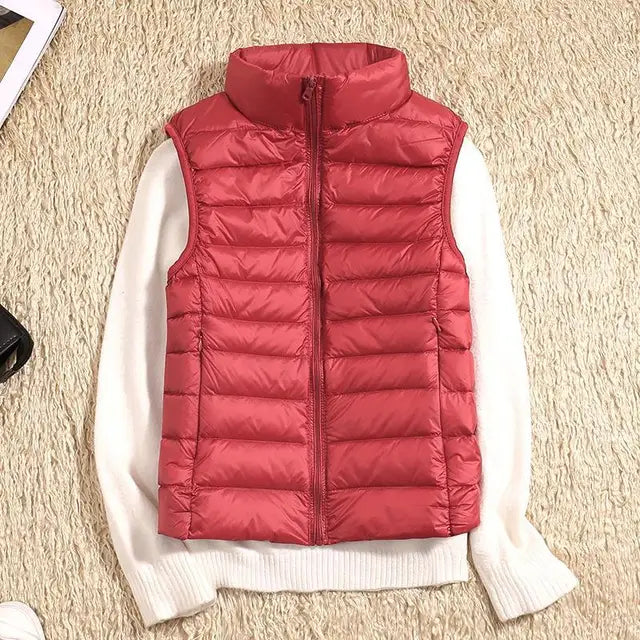 Winddichte ritsdetail op de lichtgewicht dames bodywarmer, biedt extra bescherming tegen de kou.