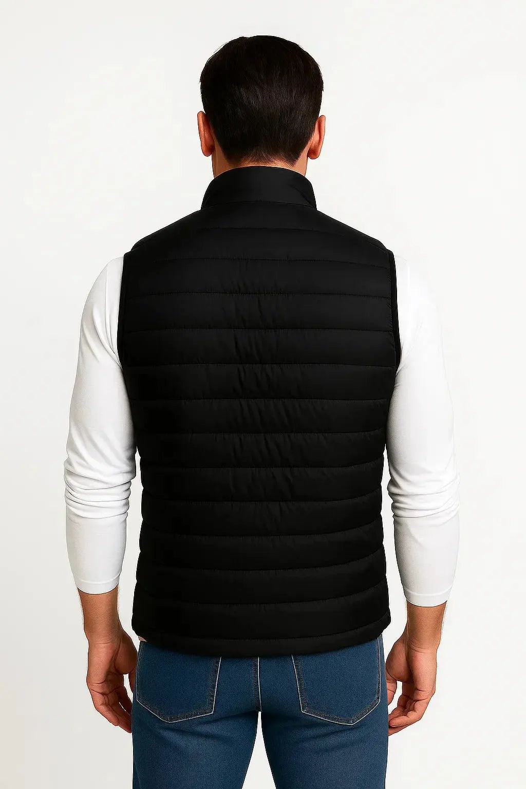 Donkerblauwe of zwarte gewatteerde heren bodywarmer, een veelzijdig lichtgewicht vest.