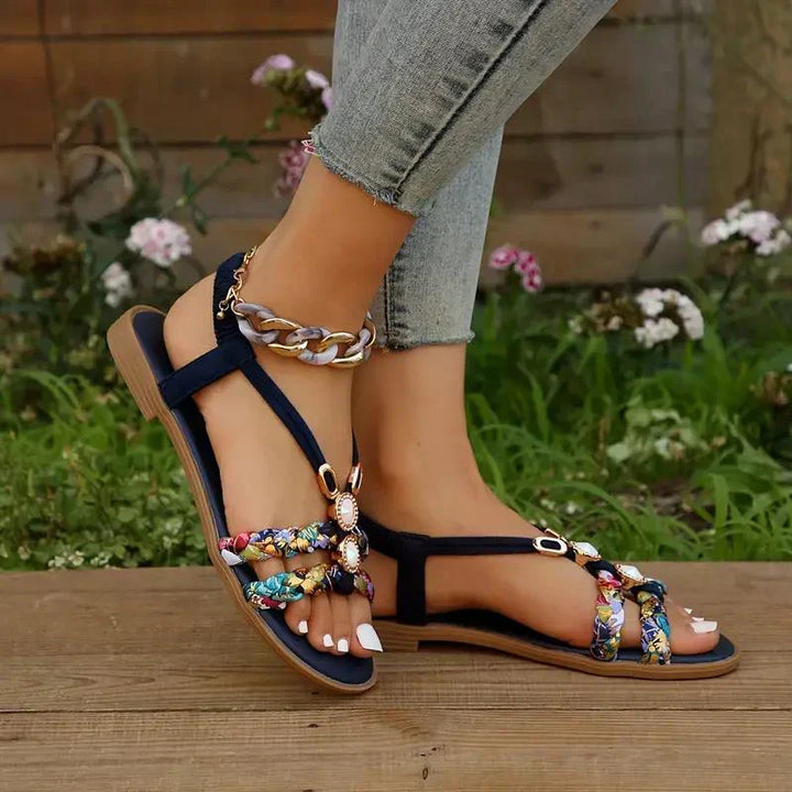 Dames boho zomersandalen Amira met kleurrijke kralen, ideaal voor strand en zomerse vrije tijd. Comfortabel slip-on model.
