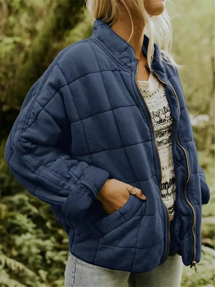 Comfortabel oversized damesjack met praktische steekzakken, geschikt voor elk seizoen.