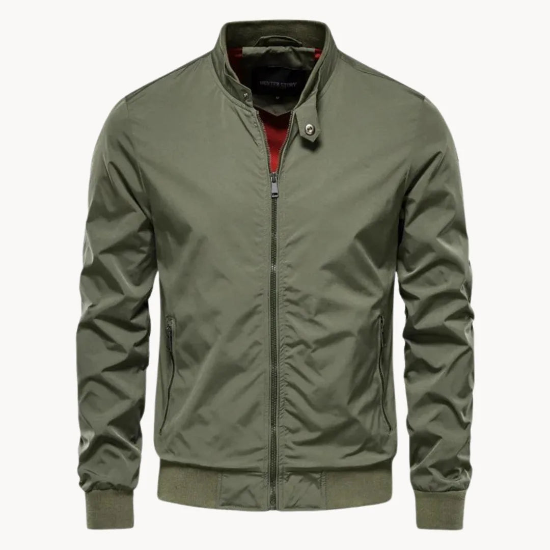 Groen herenjack: bomberjack met opstaande kraag en ritssluiting; comfortabele regular fit voor de herfst.