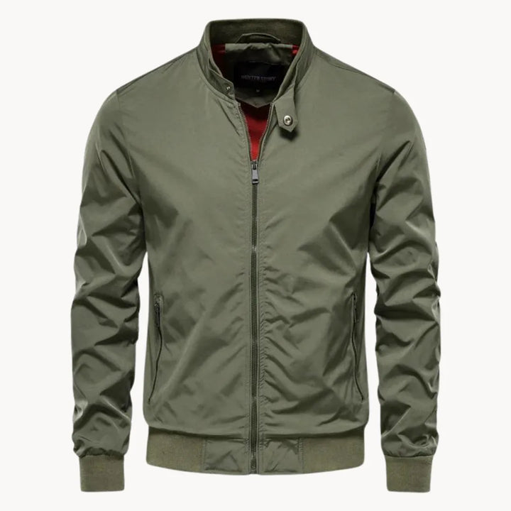 Groen herenjack: bomberjack met opstaande kraag en ritssluiting; comfortabele regular fit voor de herfst.