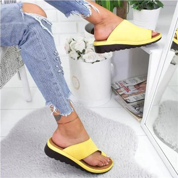 Elegante dames orthopedische sandalen, medische slippers voor voetondersteuning en zomerstijl.
