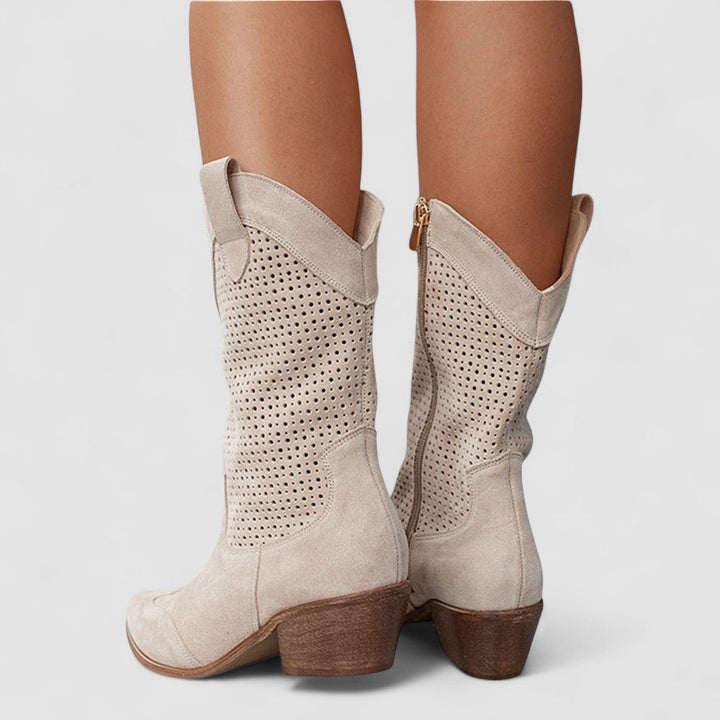 Lichte, ademende zomerlaarzen voor dames, met comfortabele pasvorm en casual-elegante uitstraling.