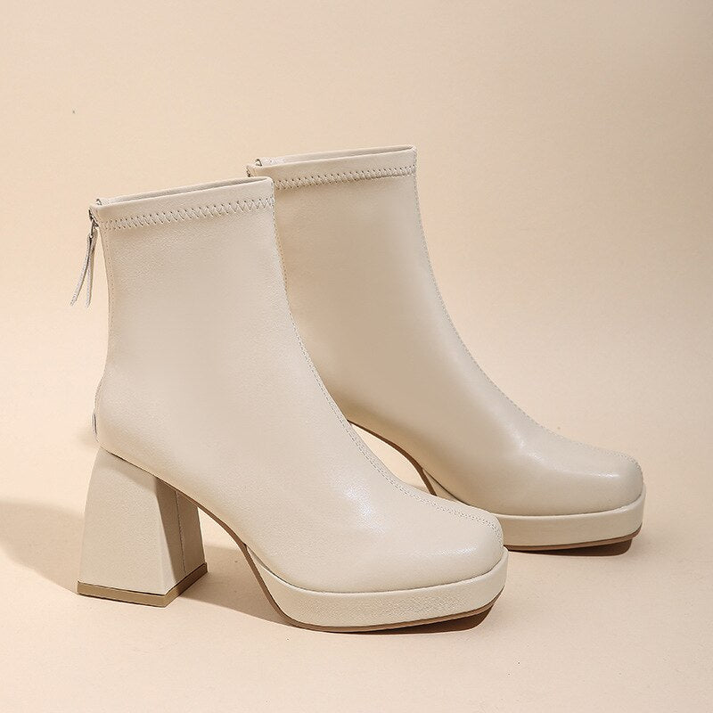 Veelzijdige dames platform laarsjes, elegant voor zowel casual als geklede herfst- en wintermode.