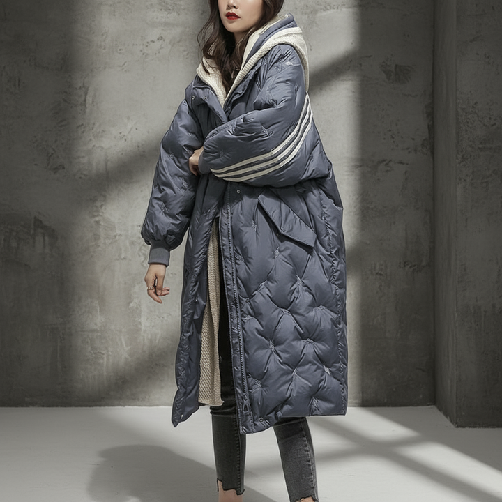 Modieuze lange dames winterjas, gevoerd voor optimale warmte en stijlvolle bescherming tijdens koude dagen.