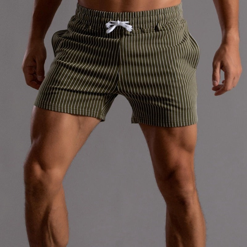 Zwarte heren training shorts, ademend en sneldrogend, geschikt voor hardlopen, gym en workout.