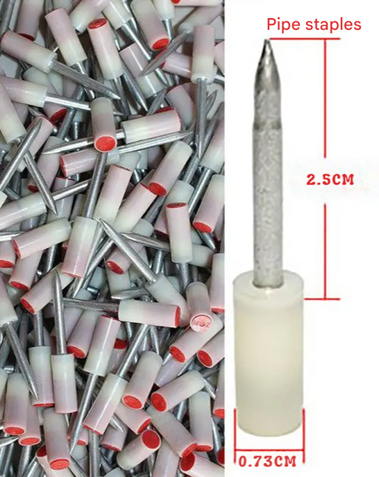 Efficiënt spijkerpistool van GripNail, ontworpen voor duurzame bevestiging van spijkers in staalconstructies.