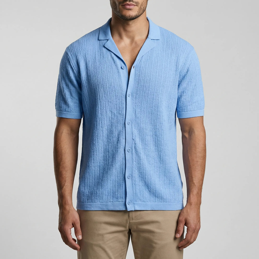 Trendy heren gehaakt zomershirt met korte mouwen, stijlvol en comfortabel voor een relaxte strandlook.
