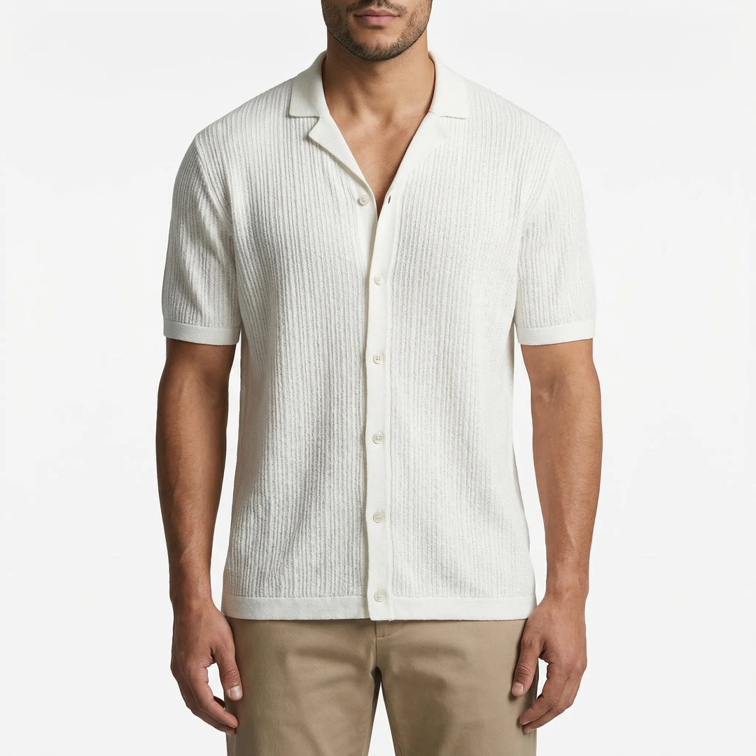 Casual heren overhemd met korte mouwen en uniek gehaakt patroon, perfect voor zomer en vakantie.
