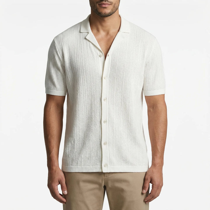 Casual heren overhemd met korte mouwen en uniek gehaakt patroon, perfect voor zomer en vakantie.