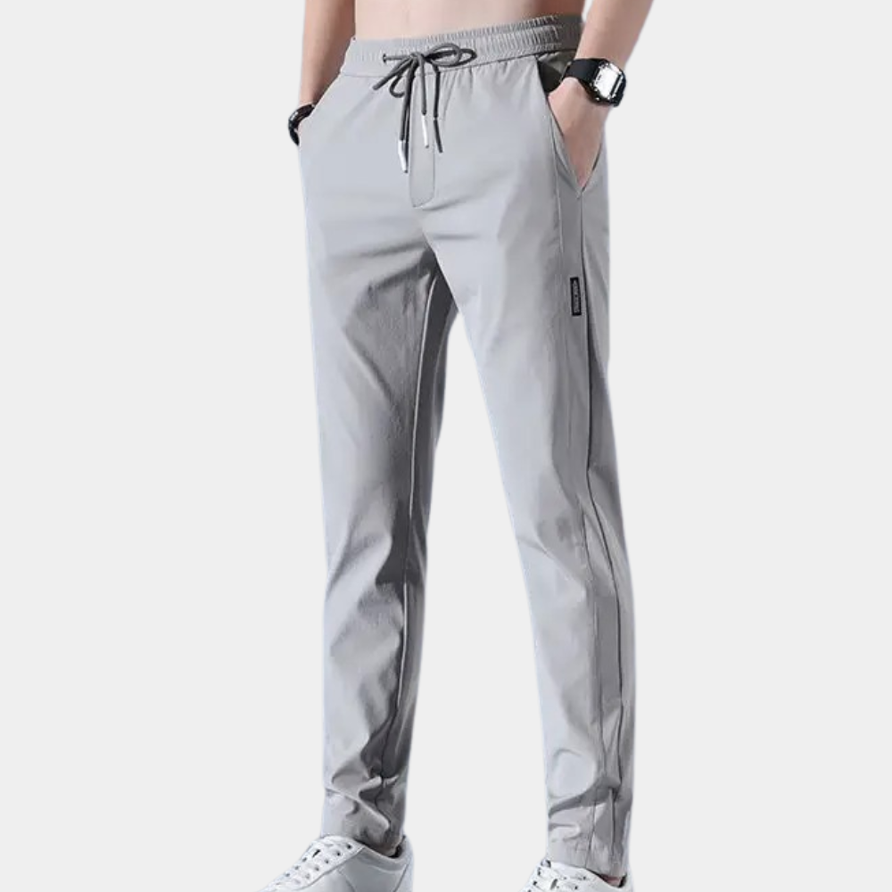 Detail van sneldrogende herenbroek met verstelbare taille, comfortabel en duurzaam voor elke dag.