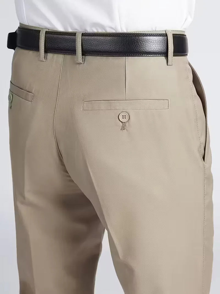 Comfortabele herenbroek met rechte pijp, regular fit, en elastische tailleband in grijs.