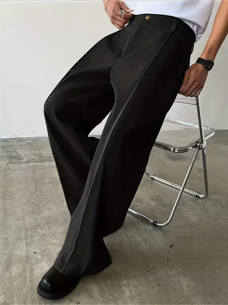 Heren wijde pijp broek in baksteenrood, geplooid design, levendig comfort.