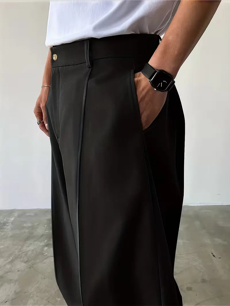 Casual baksteenrode heren pantalon, geplooide details, rechte losse pijp.