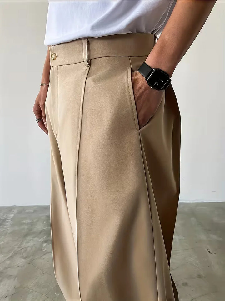 Casual khaki heren pantalon, geplooide details, rechte losse pijp.