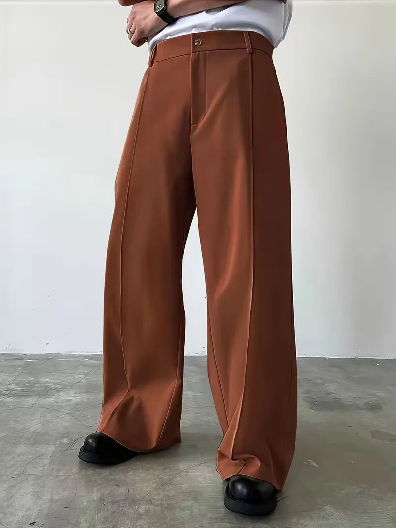 Zwarte heren geplooide broek met losse rechte pijp; comfortabele mode.