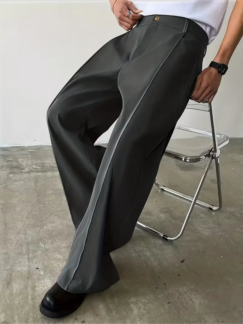 Heren wijde pijp broek in donkergrijs, geplooid design, functioneel comfort.