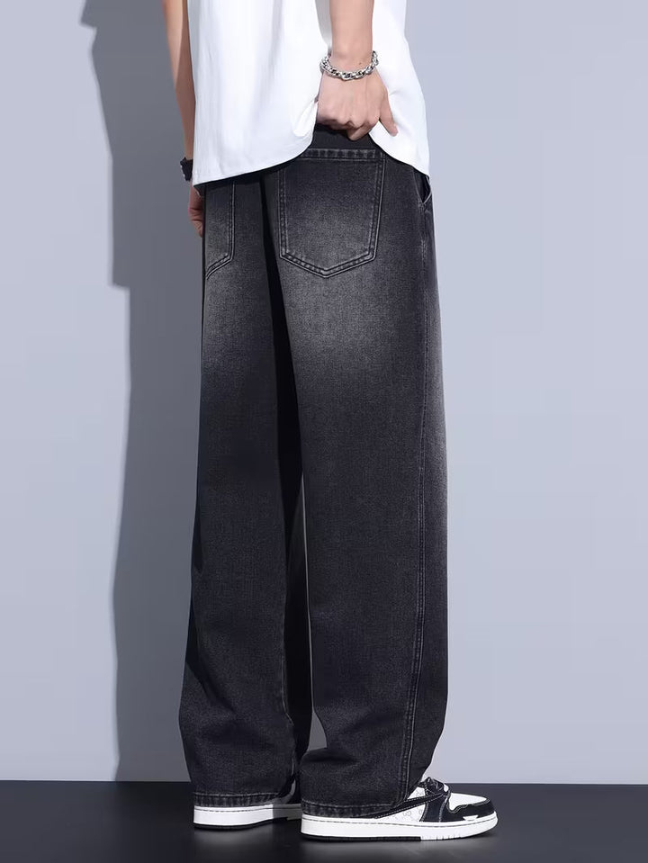 Heren straight fit jeans, een comfortabele broek met losse pasvorm, perfect voor elke casual outfit.