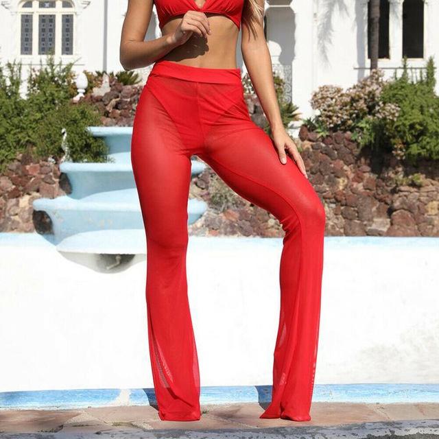Zwarte flared broek voor dames, ideaal als stijlvolle bikini strandbroek.