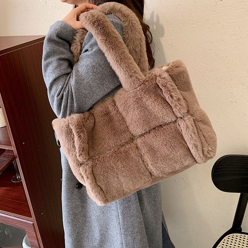 Trendy Pipa pluche handtas dames; comfortabel, stijlvol en een zachte toevoeging voor de winter.