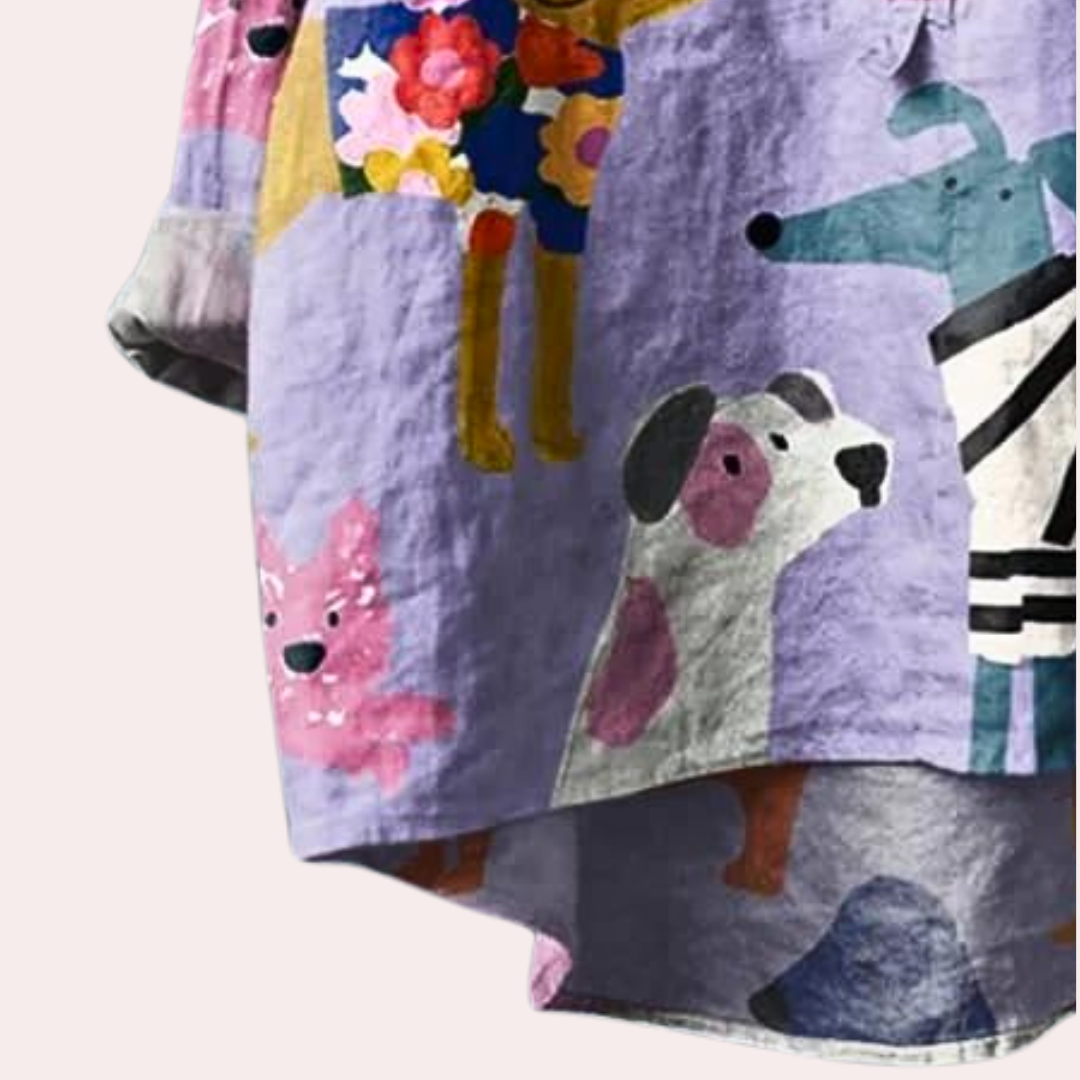 Modieus dames T-shirt met schattige hondenprint. Comfortabele vrouwenkleding, ideaal voor zomerse dagen.