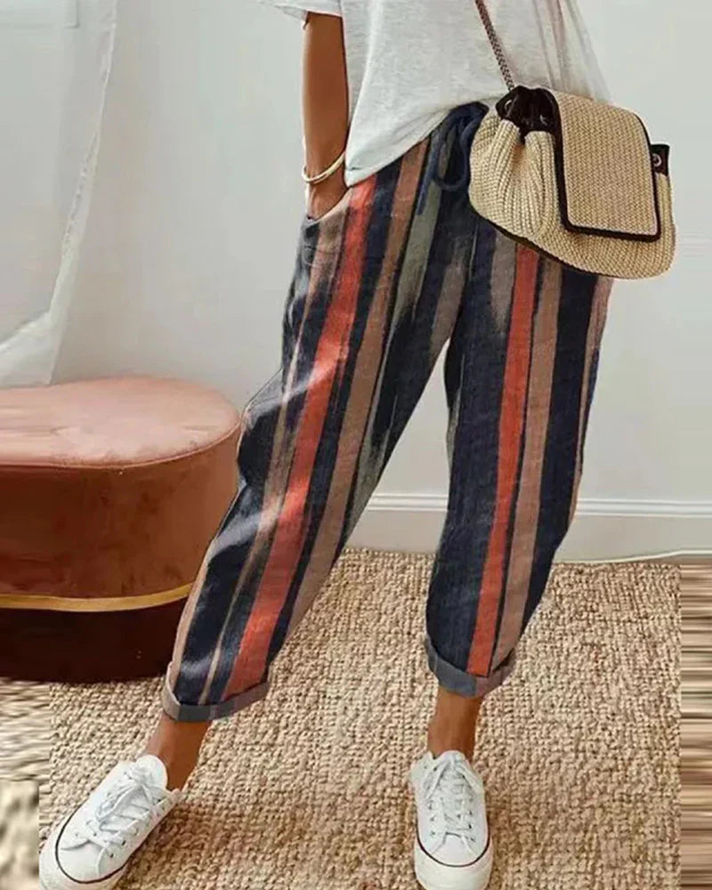Elegante dames zomerbroek, comfortabel en luchtig, perfect voor een chique casual look. Modieuze kleding.