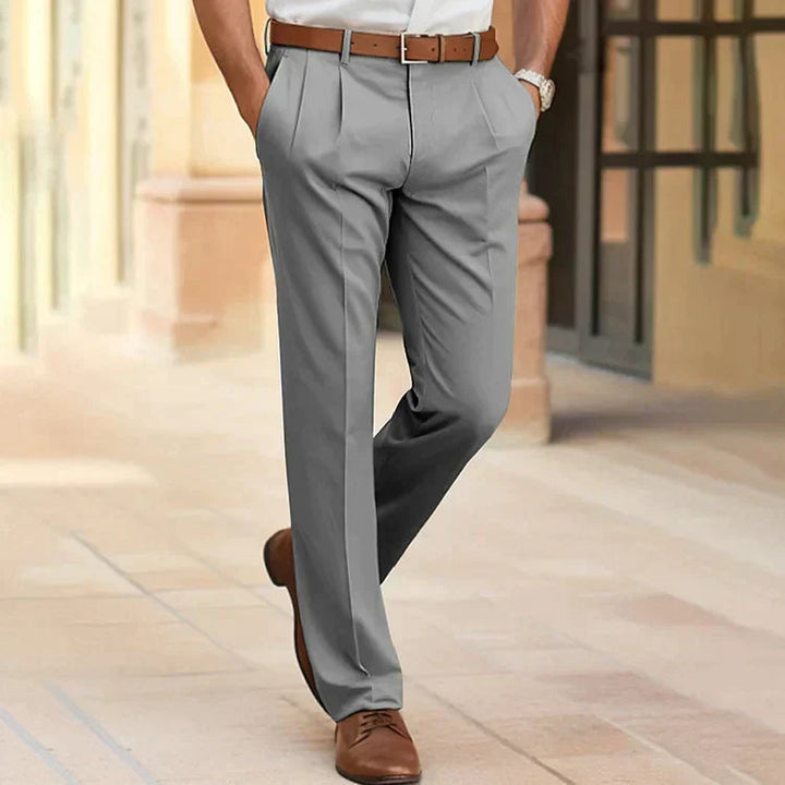 Comfortabele heren pantalon die stijl en functionaliteit combineert, perfect voor zakelijke mode en vrije tijd.