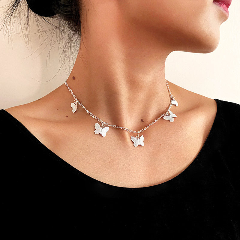 Prachtige vlinder ketting in zilver, een tijdloos dames sieraad.