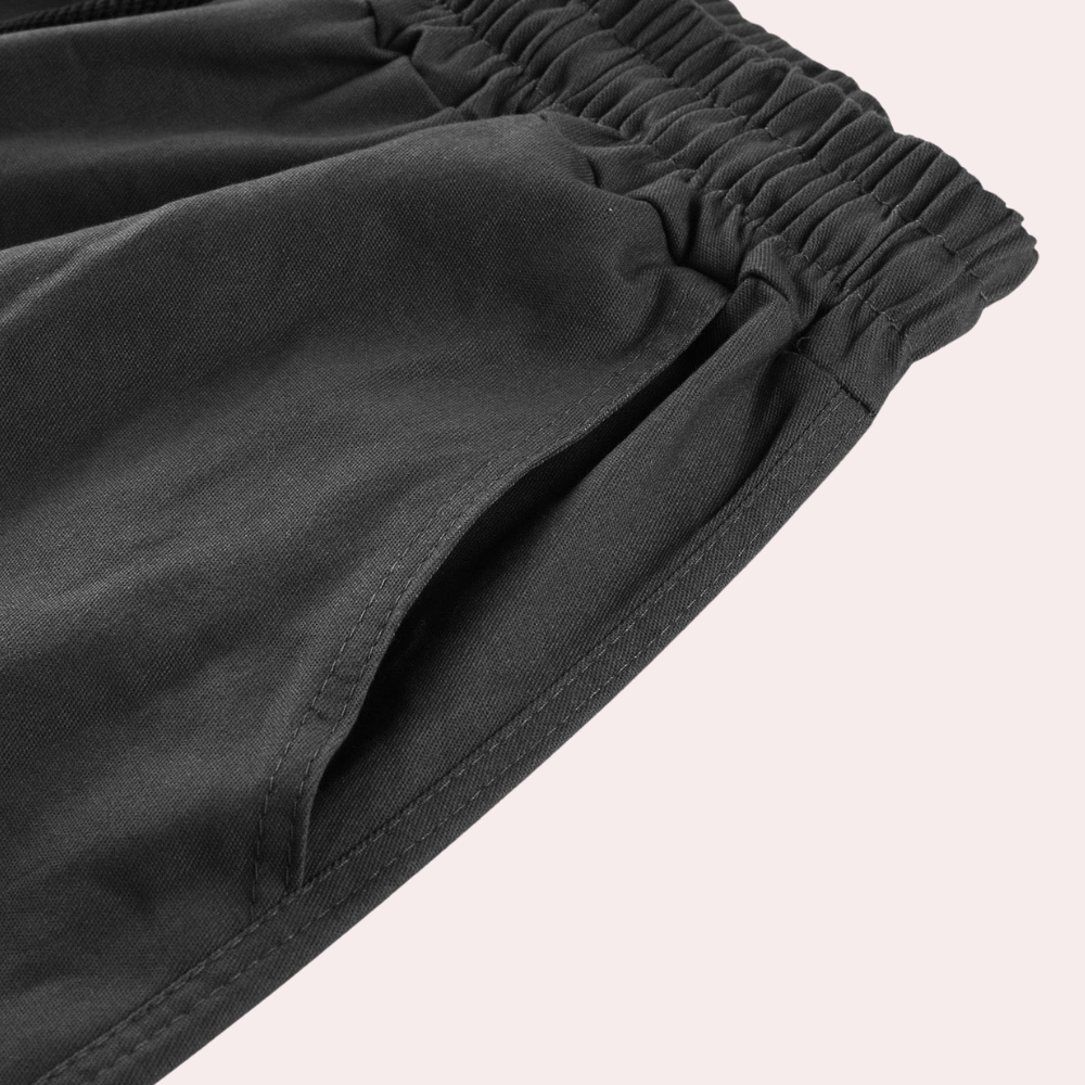Zachte, comfortabele heren zomer cargo broek voor optimale bewegingsvrijheid.