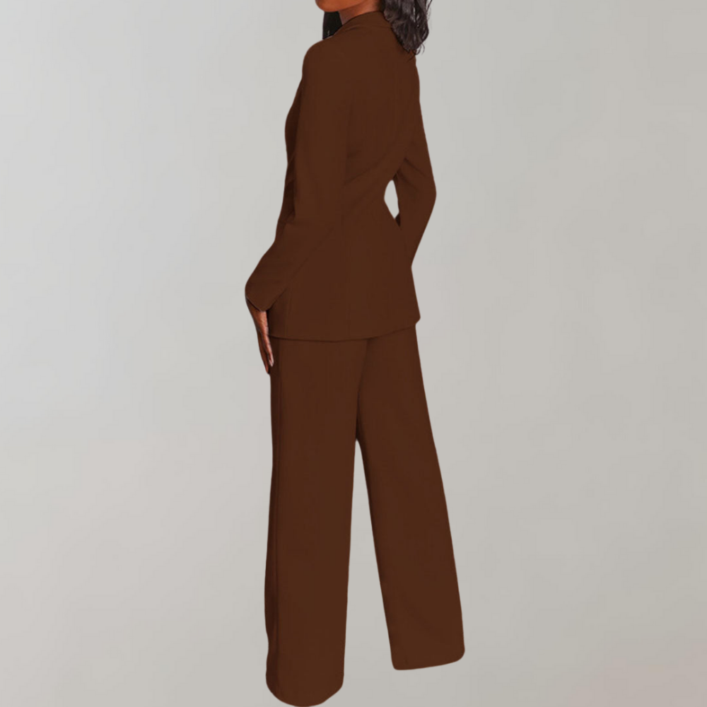 Dames elegante blazer en broek set. Perfecte pasvorm voor zakelijke of casual mode.