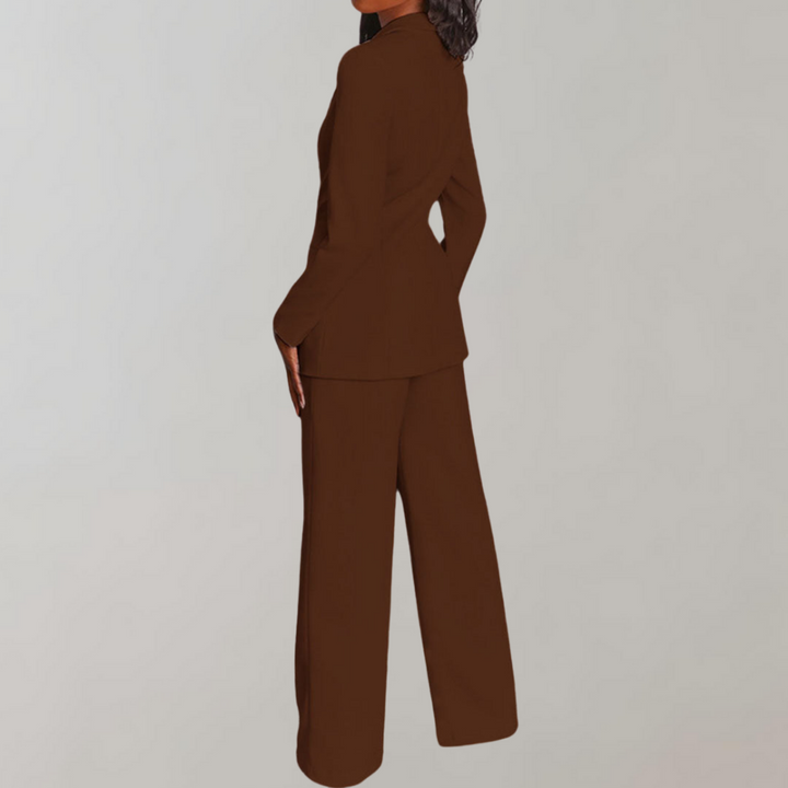 Dames elegante blazer en broek set. Perfecte pasvorm voor zakelijke of casual mode.