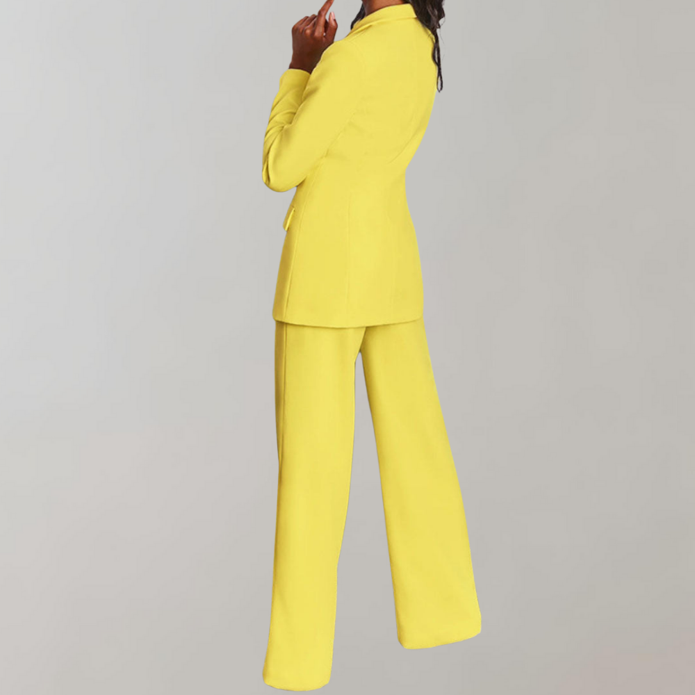 Comfortabele en stijlvolle dames set. Tweedelige blazer en broek voor elke gelegenheid.