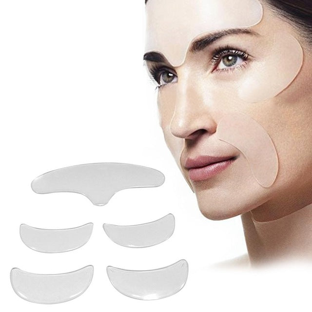 Zachte, herbruikbare siliconen anti-aging patches van SilkiPatch voor effectieve huidverjonging en hydratatie.