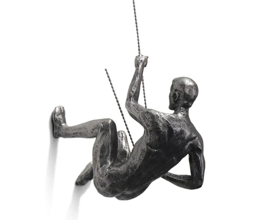 Bergbeklimmer wandsculptuur van PeakFigures, modern handgemaakt kunstwerk voor inspirerende muurdecoratie.