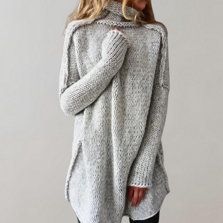 Nieuwe collectie dames oversized gebreide trui met coltrui. Ideaal voor een warme, stijlvolle winterlook.