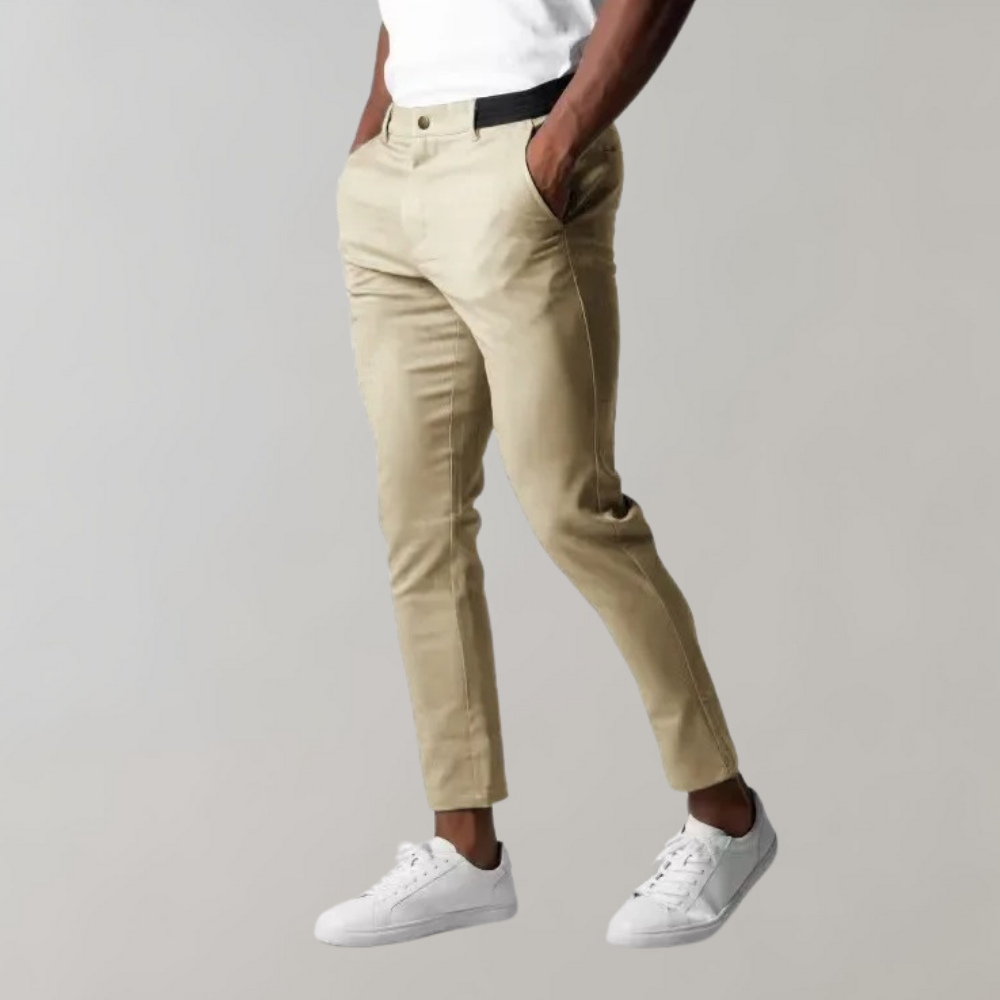 Klassieke Levi casual chinobroek voor heren, zachte stof en perfecte pasvorm. Stijlvolle herenbroek.