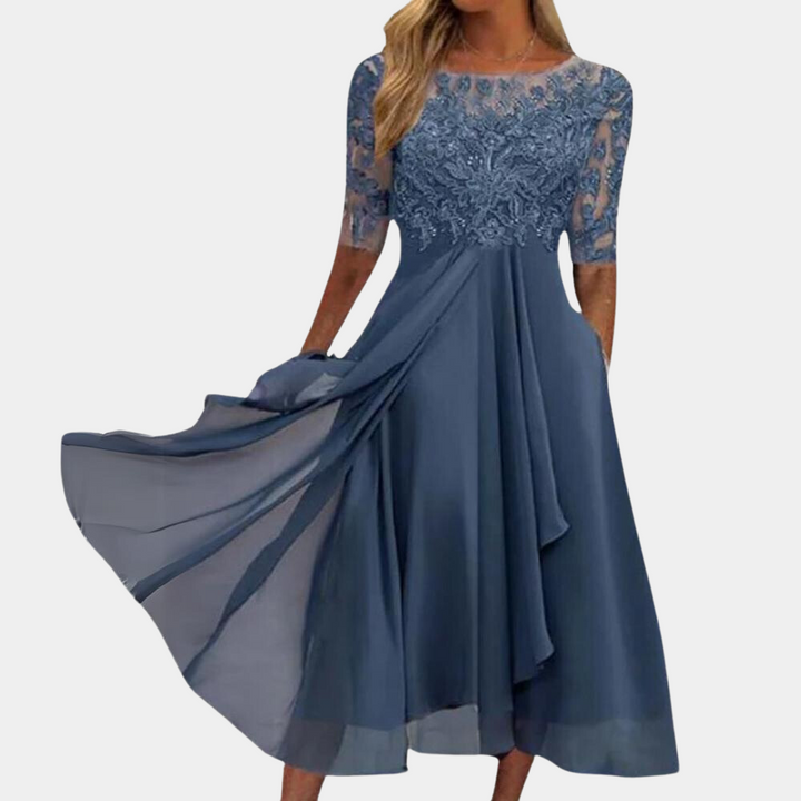 Elegante dames jurk met fijn kant, perfect voor een stijlvolle avond of feest. Verfijnde zomerjurk.